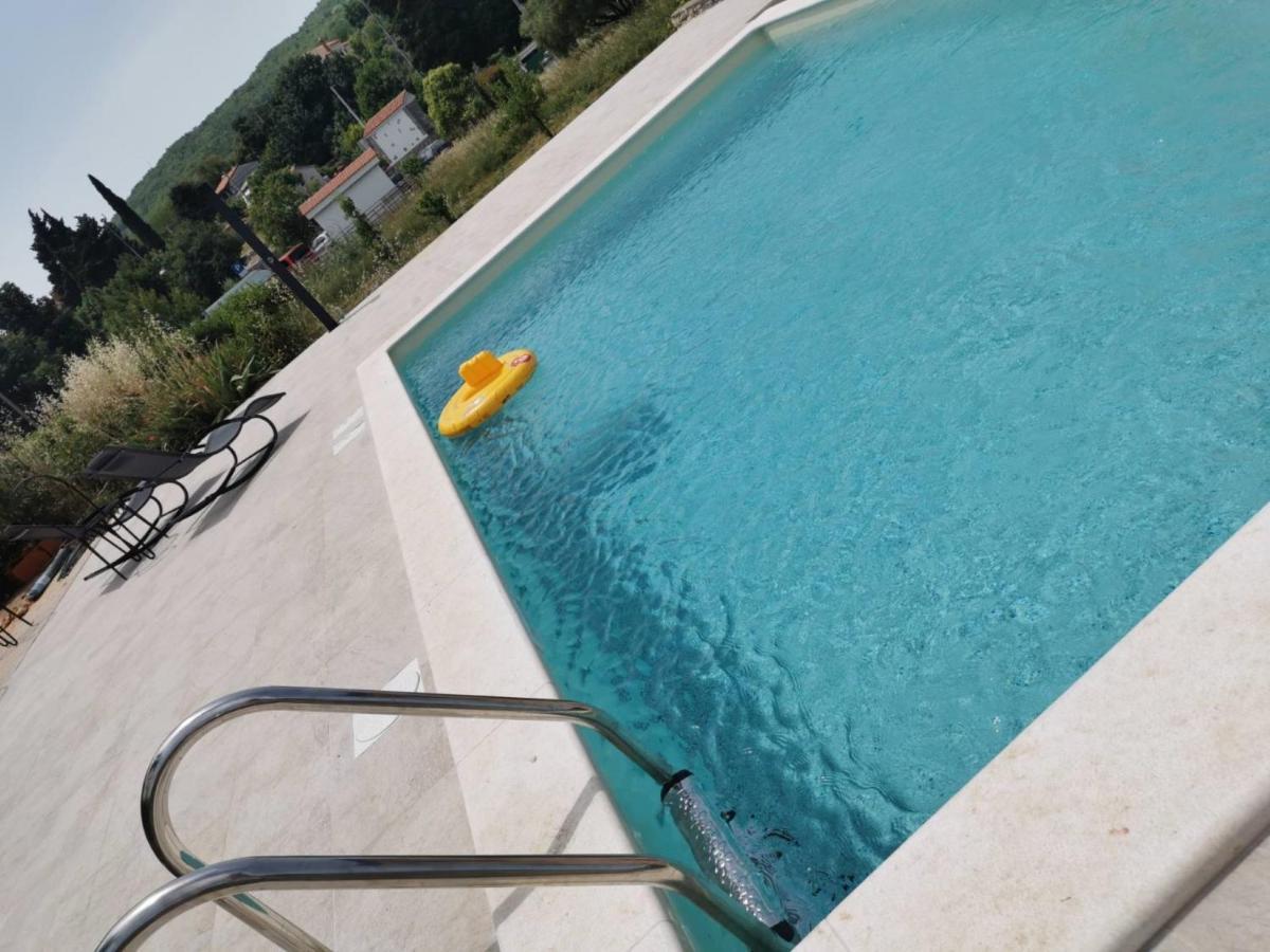 Apartments Barbara With Pool Brseč Eksteriør bilde